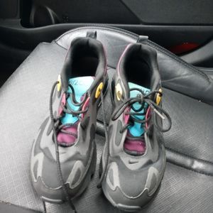 Mens size 9 nike air200 Box included!